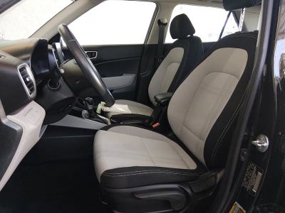 2025 Hyundai Venue — photo 12 view