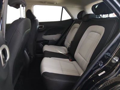 2025 Hyundai Venue — photo 13 view