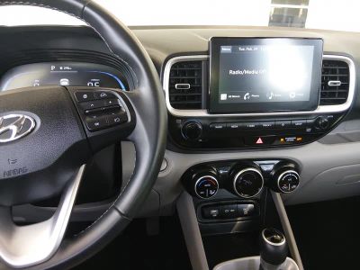 2025 Hyundai Venue — photo 18 view