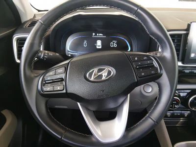 2025 Hyundai Venue — photo 16 view