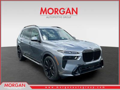 2026 BMW X7 xDrive40i in Gray — front three-quarter view