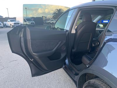 2022 Tesla Model Y - Photo 11