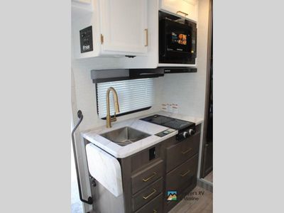 2025 Thor Motor Coach Four Winds ESpec Essential - Photo 17