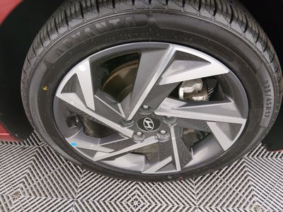 2024 Hyundai Elantra — photo 10 view