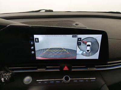 2024 Hyundai Elantra — photo 16 view