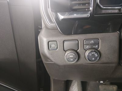 2025 Chevrolet Silverado 1500 — photo 13 view