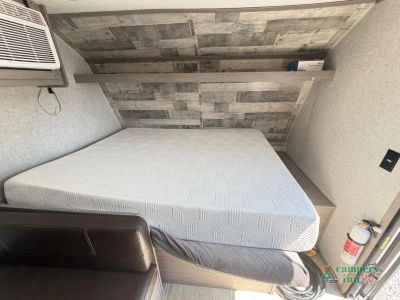 2022 Dutchmen RV Coleman — photo 18 view