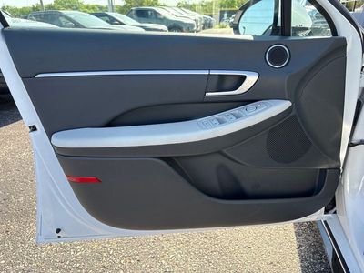 2025 Hyundai Sonata Hybrid - Photo 12