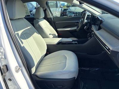 2025 Hyundai Sonata Hybrid - Photo 32