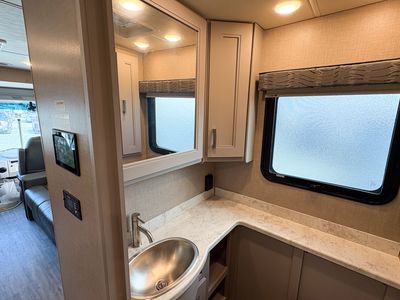 2023 Thor Motor Coach Miramar 34.7 - Photo 24