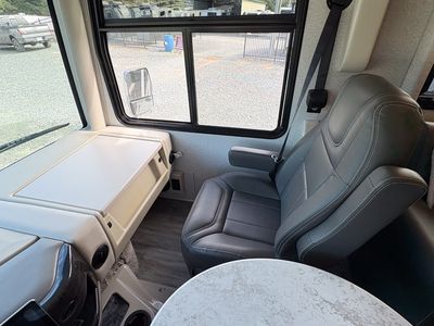 2023 Thor Motor Coach Miramar 34.7 - Photo 11