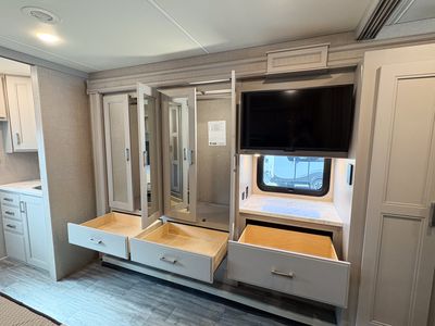 2023 Thor Motor Coach Miramar 34.7 - Photo 27