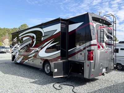 2023 Thor Motor Coach Miramar 34.7 - Photo 4