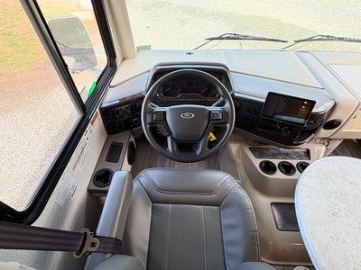 2023 Thor Motor Coach Miramar 34.7 - Photo 8