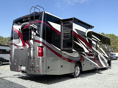 2023 Thor Motor Coach Miramar 34.7 - Photo 3