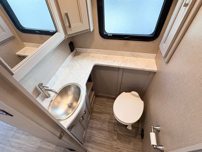 2023 Thor Motor Coach Miramar 34.7 - Photo 23