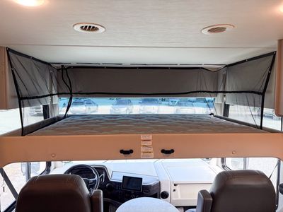 2023 Thor Motor Coach Miramar 34.7 - Photo 12