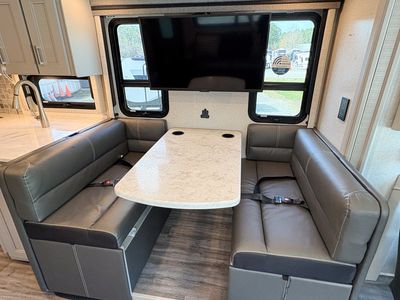 2023 Thor Motor Coach Miramar 34.7 - Photo 16