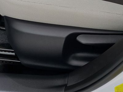 2025 Toyota Corolla - Photo 13