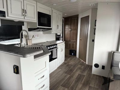2023 Keystone RV Cougar — photo 9 view