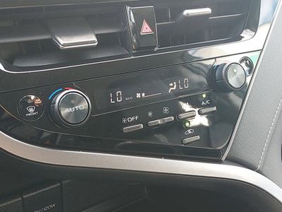2024 Toyota Camry - Photo 18