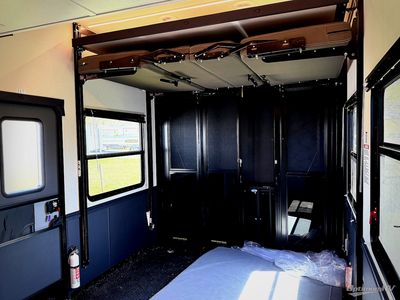 2025 Heartland Cyclone — photo 8 view