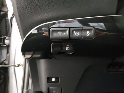 2022 Toyota Prius - Photo 11