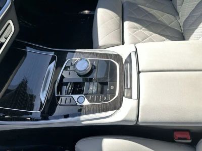 2025 BMW X5 — photo 22 view