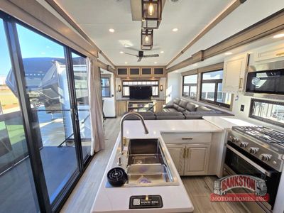 2026 Montana 3532SP - Photo 17