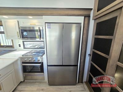 2026 Montana 3532SP - Photo 12
