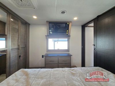 2026 Montana 3532SP - Photo 33
