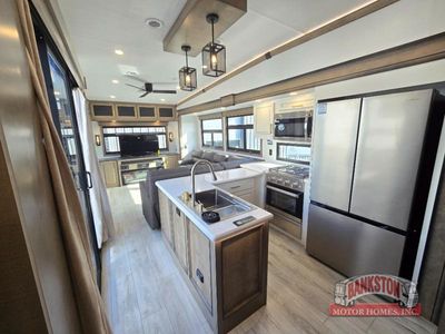 2026 Montana 3532SP - Photo 7