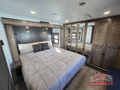 2026 Montana 3532SP - Photo 32