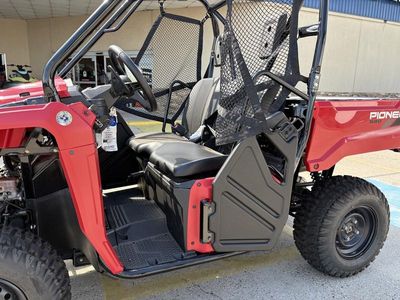 2025 Honda Pioneer 520 - Photo 13