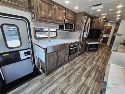 2022 Forest River RV Georgetown 7 Series — photo 37 view