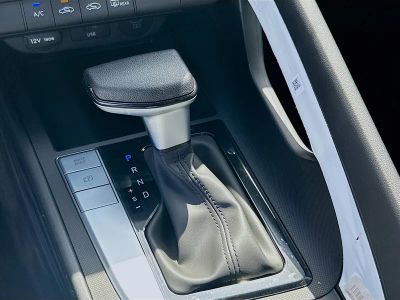 2026 Hyundai ELANTRA — photo 13 view