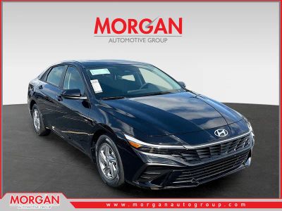 2026 Hyundai ELANTRA SE in Abyss Black — front three-quarter view