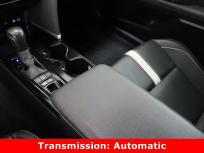 2025 Toyota Camry FWD - Photo 17