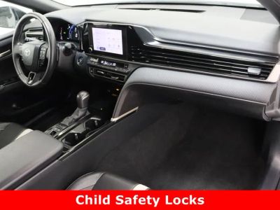 2025 Toyota Camry FWD - Photo 36