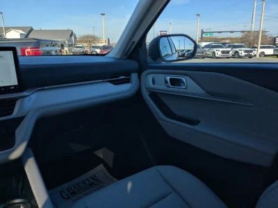 2026 Ford Explorer — photo 17 view