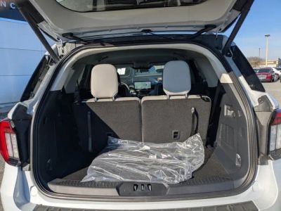 2026 Ford Explorer — photo 12 view