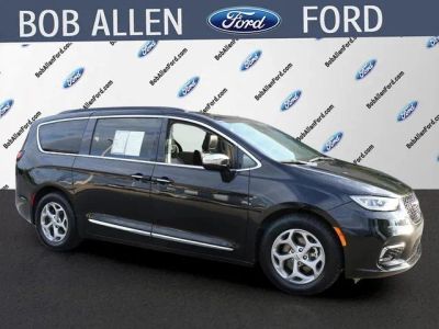 2023 Chrysler Pacifica Limited in Brilliant Black Crystal Pearlcoat — front three-quarter view