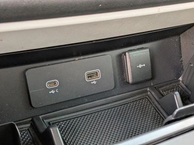 2023 Land Rover Defender — photo 30 view