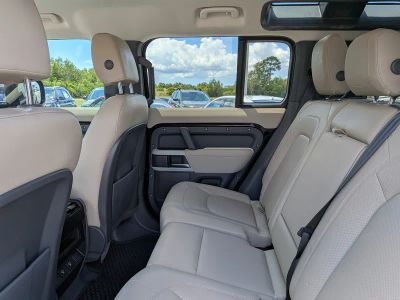 2023 Land Rover Defender — photo 14 view