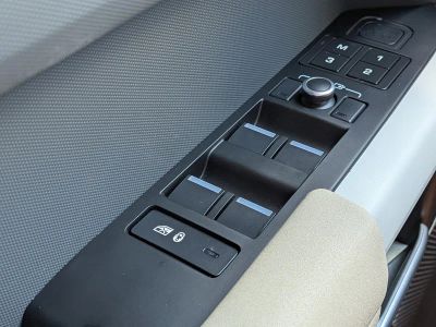 2023 Land Rover Defender — photo 22 view