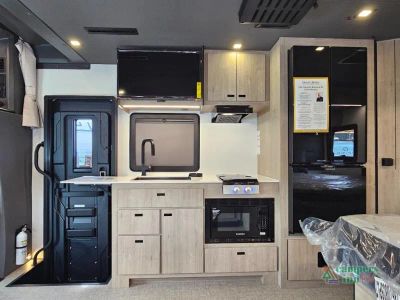 2027 Grand Design Lineage Series M - Photo 18