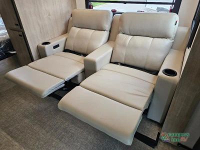 2027 Grand Design Lineage Series M - Photo 39