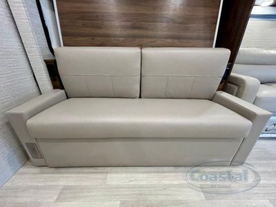 2021 Winnebago Navion - Photo 16