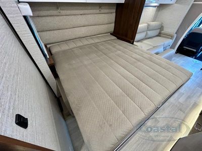 2021 Winnebago Navion - Photo 17