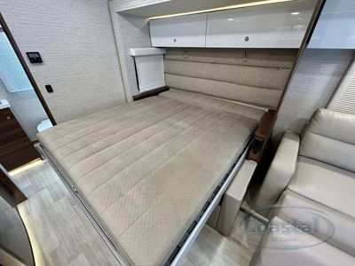 2021 Winnebago Navion - Photo 18